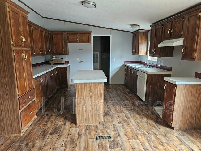 Photo - 946 Harbin Rd