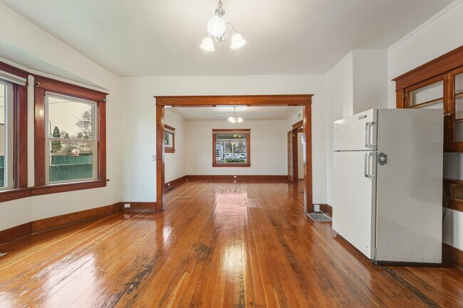 Photo - 1055 E Isaacs Ave