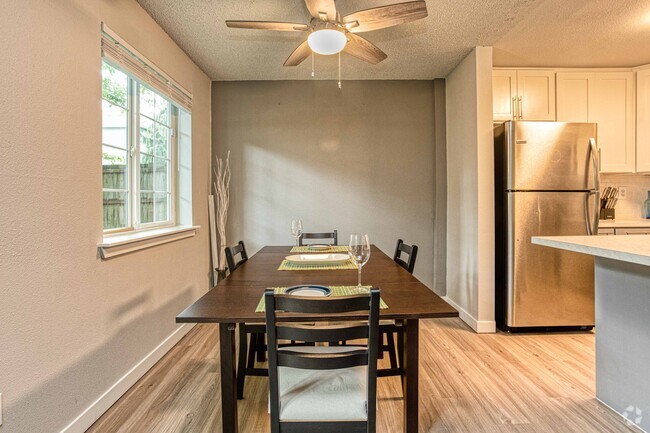 2BR, 1BA - 861 SF