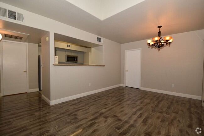 Building Photo - Beautiful 2 Bedroom at Tuscano Condo! Unit 2062