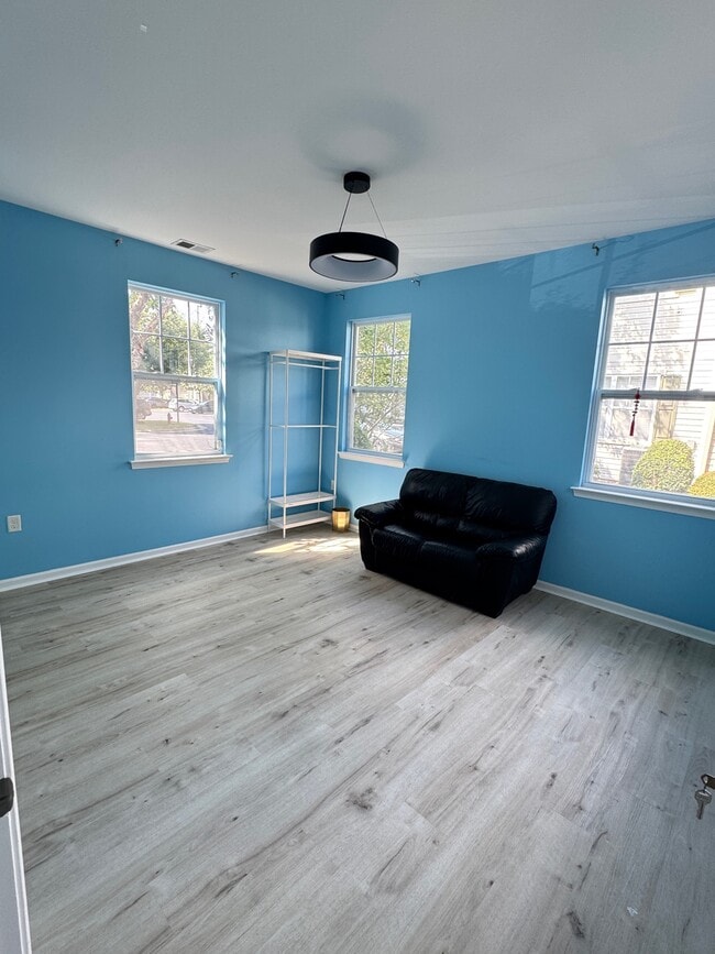 Photo - 1307 Emsworth Dr