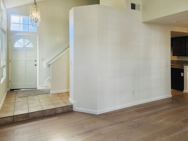 Photo - 2275 Hawthorne Pl