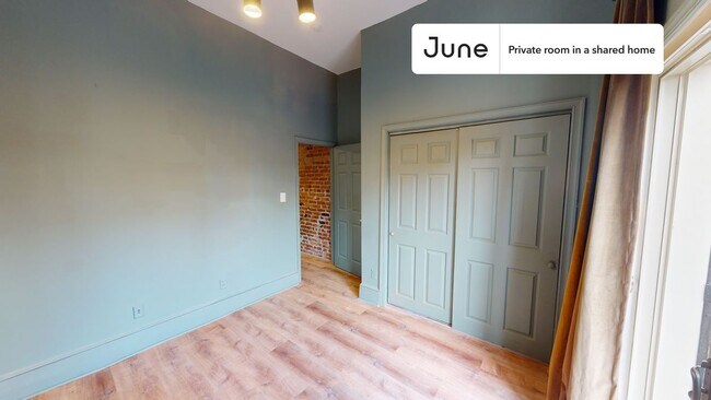 Room in Shared 5 bed/2 bath home in Columbia Heights