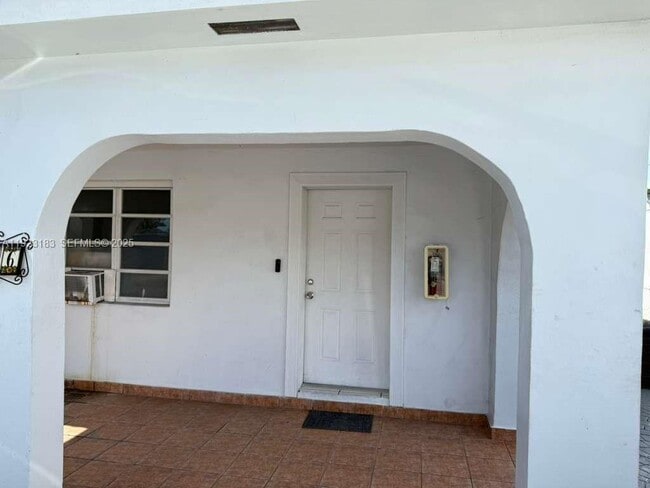 Photo - 526 SW 64th Ave Unit 2