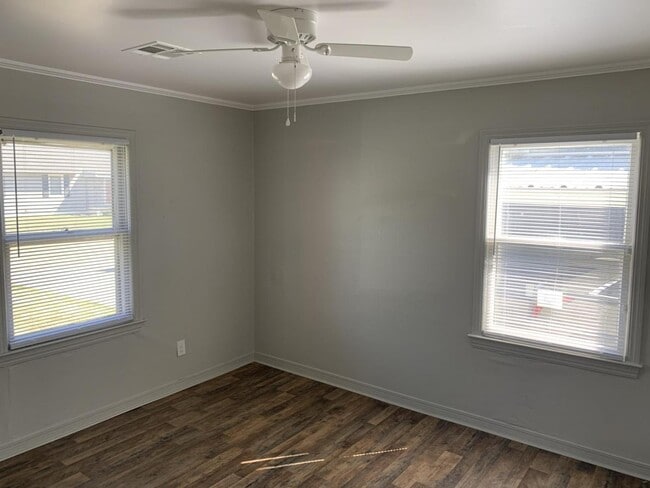 Photo - 204 E Fairchild Dr