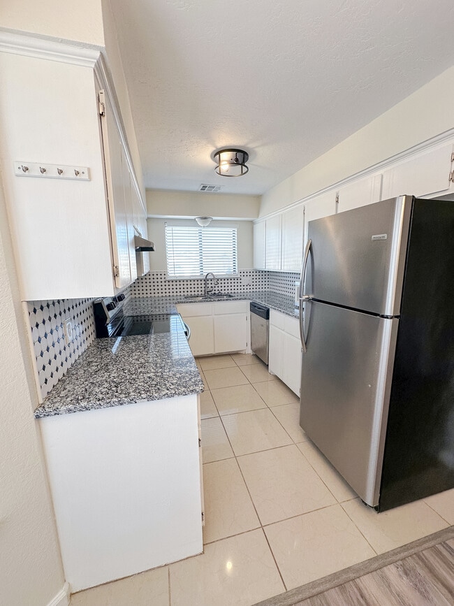 Photo - 2711 NE Euclid Ave