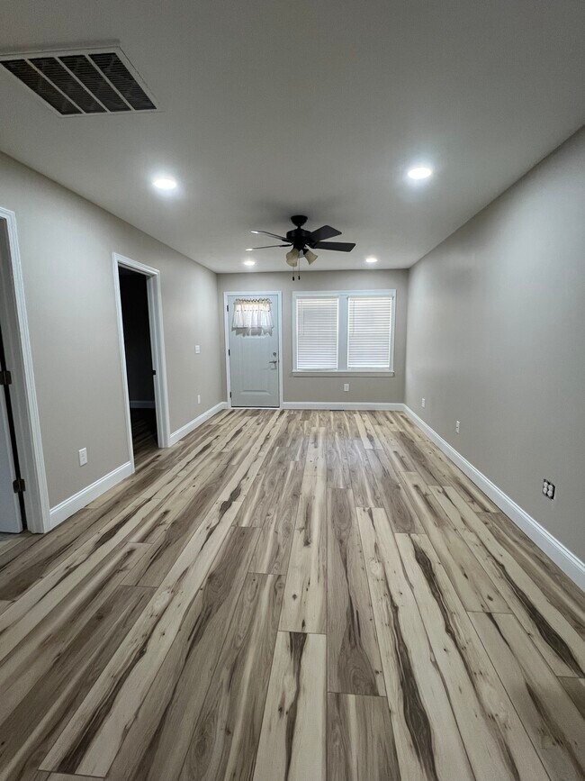 Living Room - 408 John St Unit 408