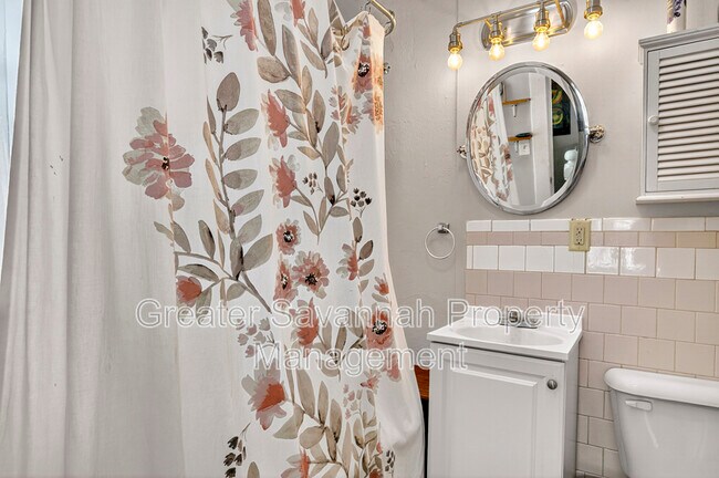 Photo - 530 E 35th St Unit B