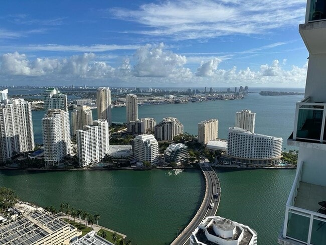 Building Photo - 950 Brickell Bay Dr Rental