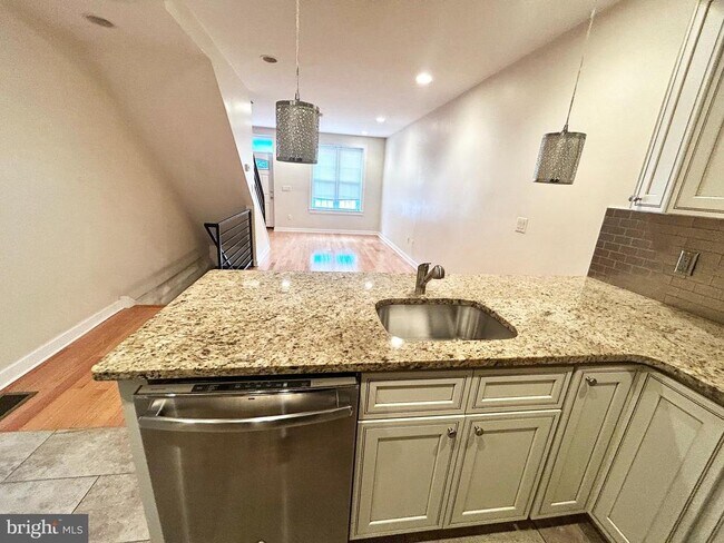 Photo - 1269 N Dover St