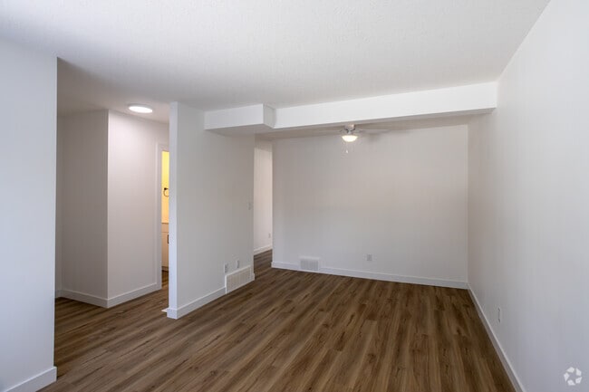 2BR, 3BA - 1,047SF - Living Room - Hartford County Townhomes