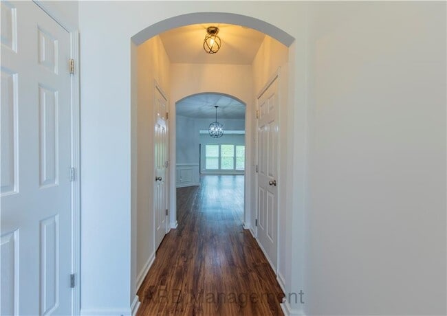 Photo - 4922 Sherwood Way