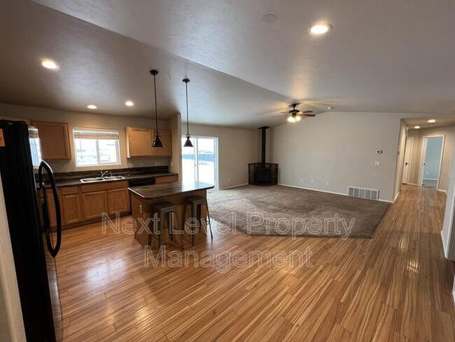Photo - 379 Bismark St