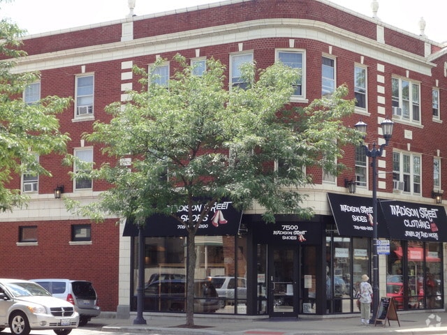 Building Photo - 409 Beloit Ave Unit 3U Rental