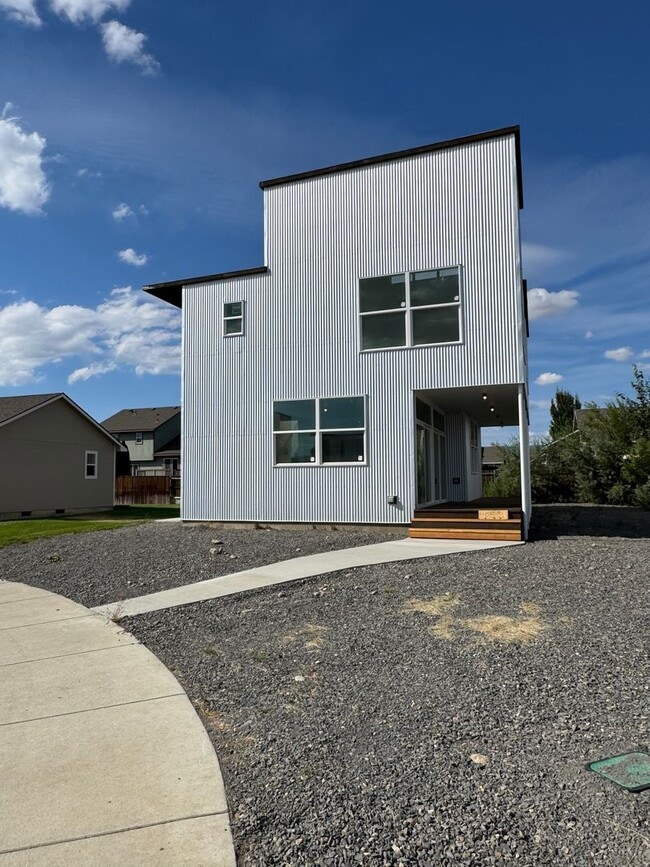405 Windsor Court