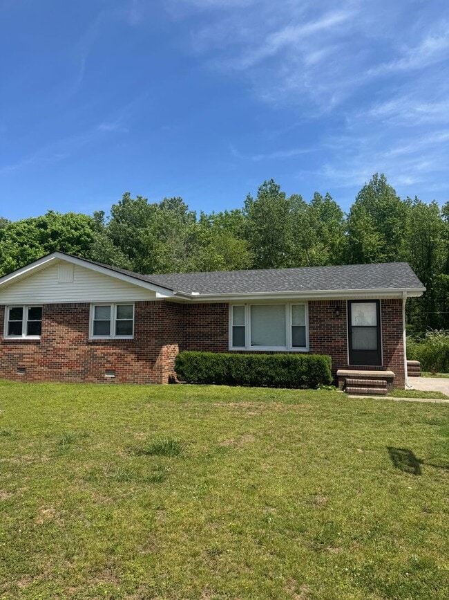 Building Photo - 586 Hutchens Rd Unit B