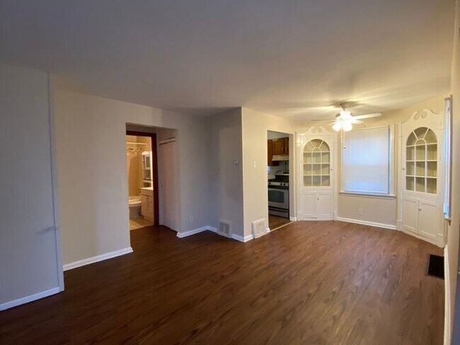 Photo - $725 Cute! Great Location!