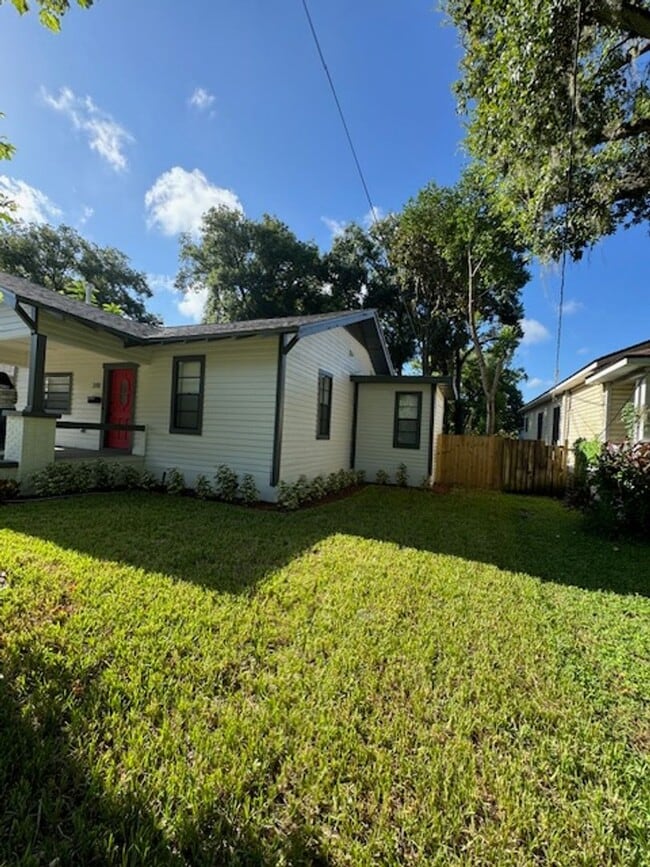 Photo - Beautiful 2/2 Bungalow in River Heights!