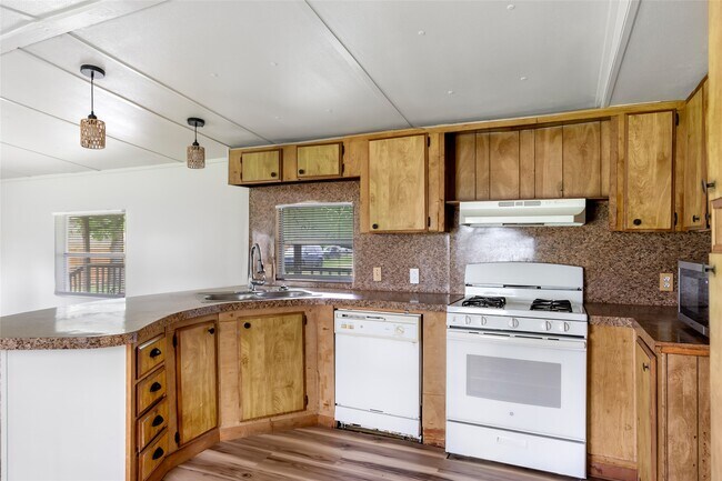 Photo - 204 1/2 Kerry Rd