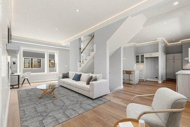 Photo - 308 Newton St