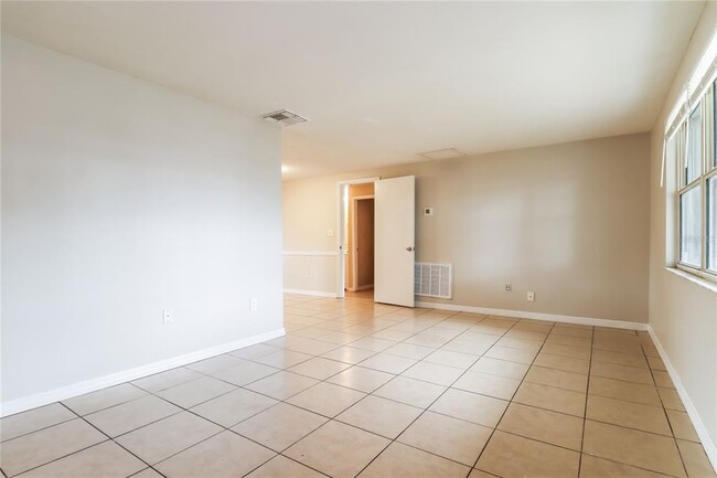 Photo - 4031 Claremont Dr