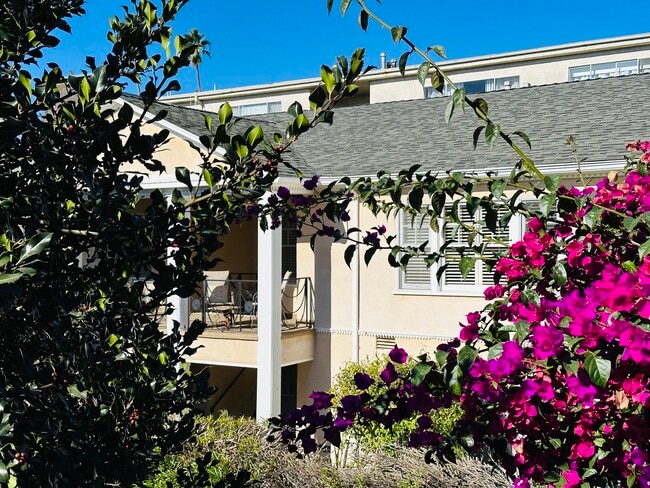 Building Photo - 817 6th St Unit E