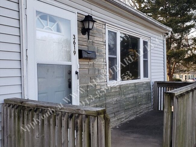 Photo - Nice 4 Bed 1.5 Bath Home in KCMO-Available NOW!!