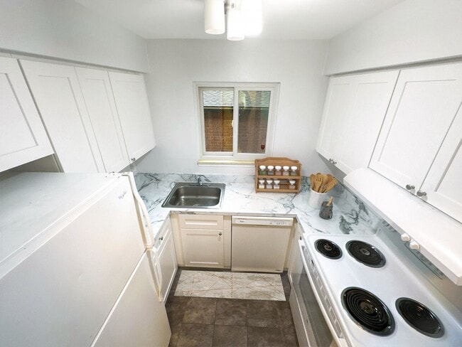 Photo - 355 E 14 Mile