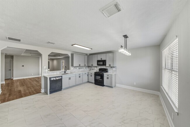 Photo - 1111 Kingbriar Cir