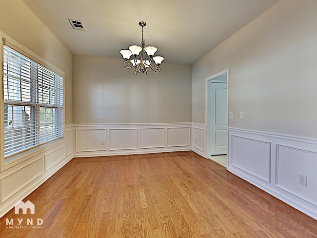 Photo - 525 Vickers Ln