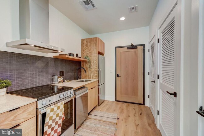 Photo - 1701 N 2nd St Unit STUDIO