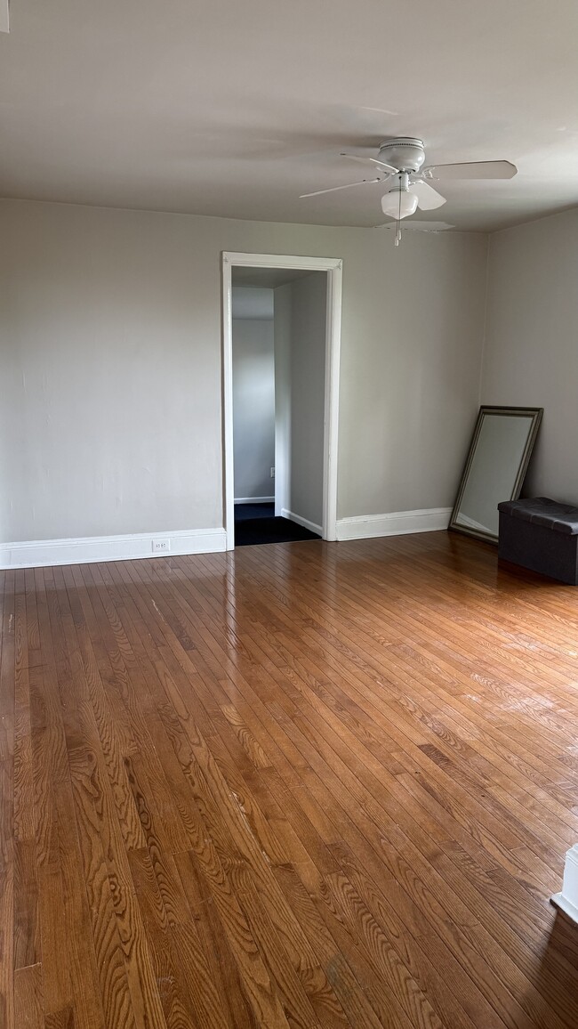 Living Room - 62 Penn Blvd Unit 3rd Floor