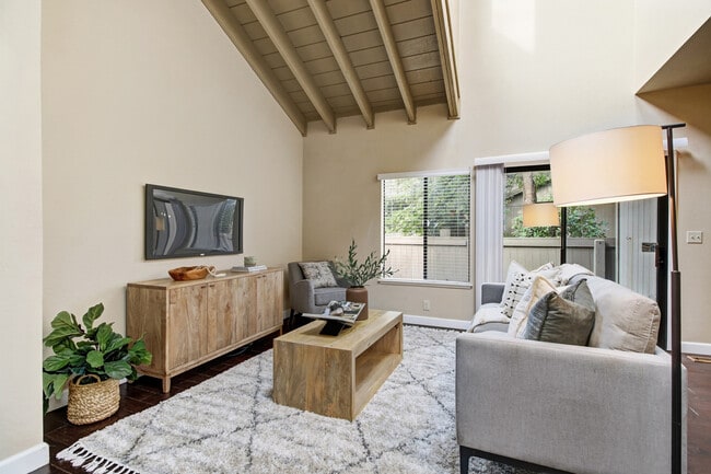 Photo - 2220 Boyer Dr