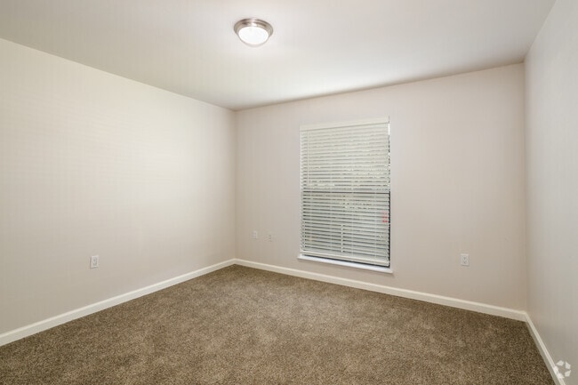 2BR, 2BA - 920SF