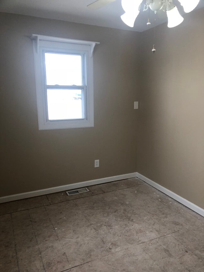 Photo - 3273 Berent St