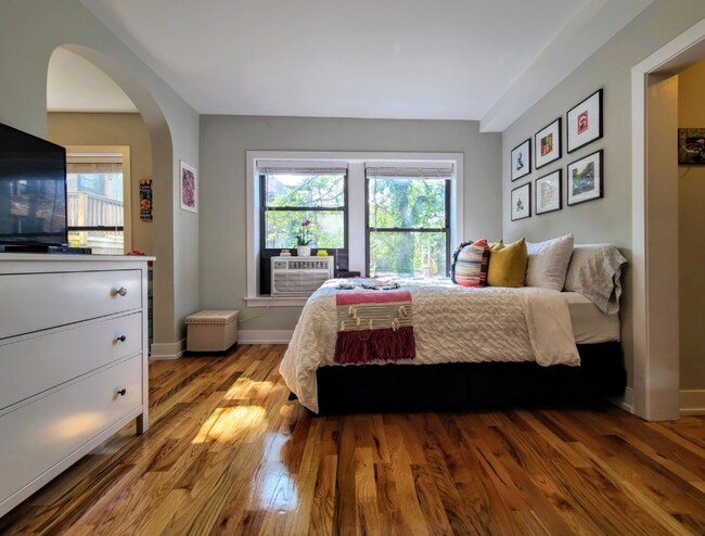 Photo - 555 W Arlington Pl