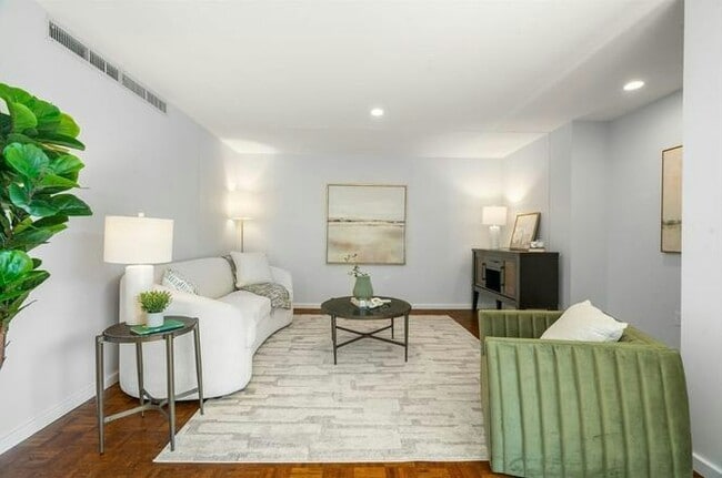 Photo - 130 Mt Auburn St Unit 406