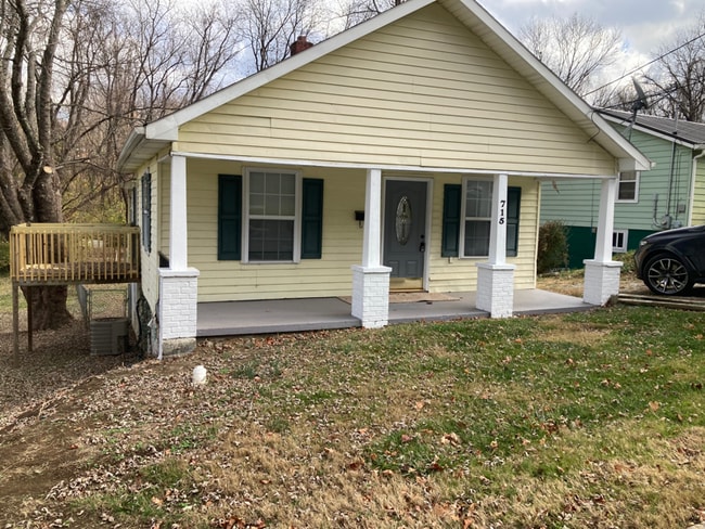 Building Photo - 715 E Maple St Rental