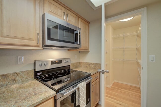 Photo - 2Bd/1Ba Bellevue Condo Unit A302