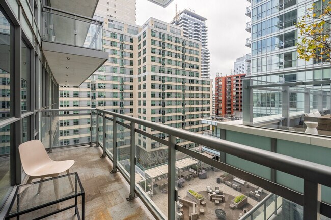 Photo - 110 Eglinton Ave E Unit ID1345814P