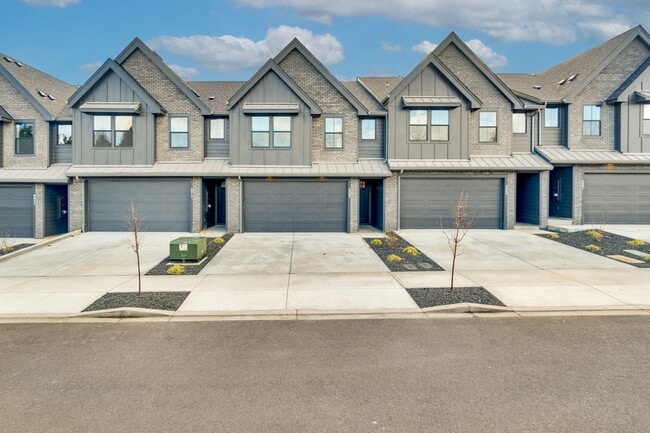 Building Photo - 6800 NE 131st Way