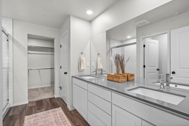 Photo - Available Now - Newer end unit townhome: 3...