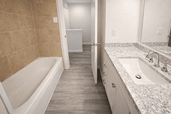 Photo - 7827 Leonora St