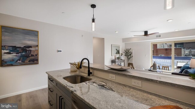 Photo - 1825 Callowhill St Unit 306