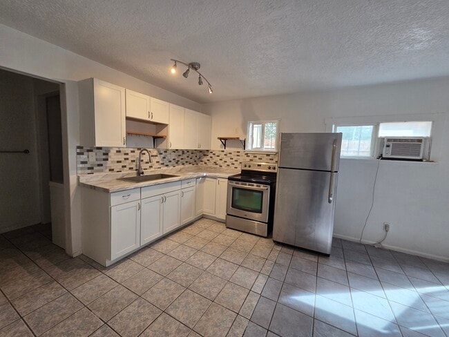 Photo - 621 Edith Blvd SE Unit B