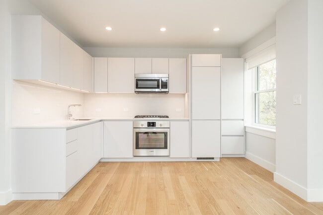 Building Photo - 123 Highland Ave Unit 38