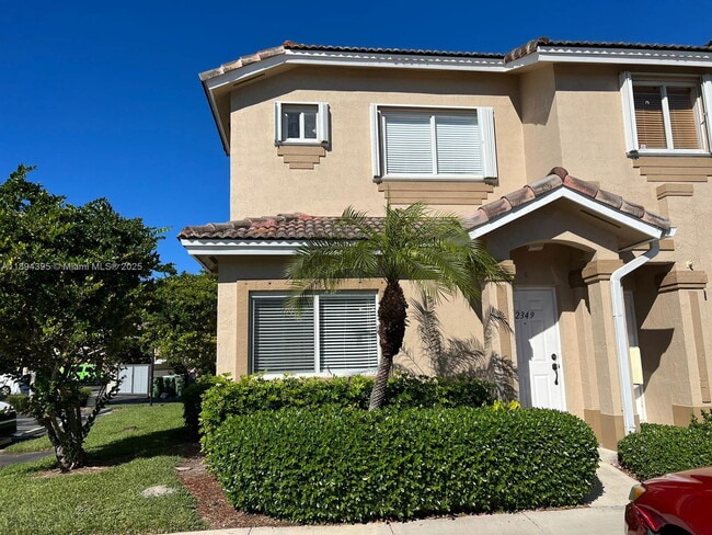 Building Photo - 2349 SE 23rd Dr Unit 2349