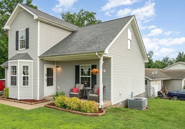 Building Photo - Two Story 4-Bedroom in Clarksville! On Spe...