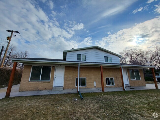 Building Photo - 3224 S Verdant Cir Rental