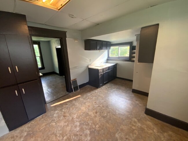 Photo - 115 State St N